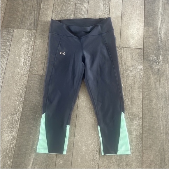 Under Armour Size Small High-Waisted Athletic Activewear Leggings. - Picture 4 of 5